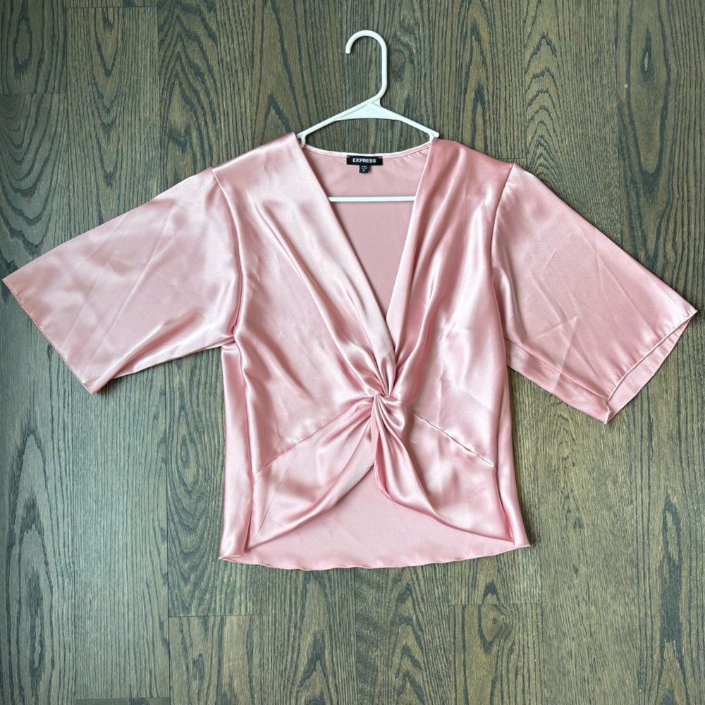 Bundle of Women's Tops - Picture 3 of 5